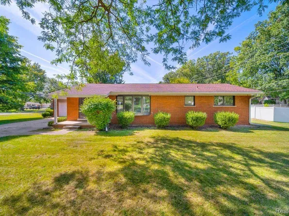 21496 Hcl Jackson, Grosse Ile, MI 48138