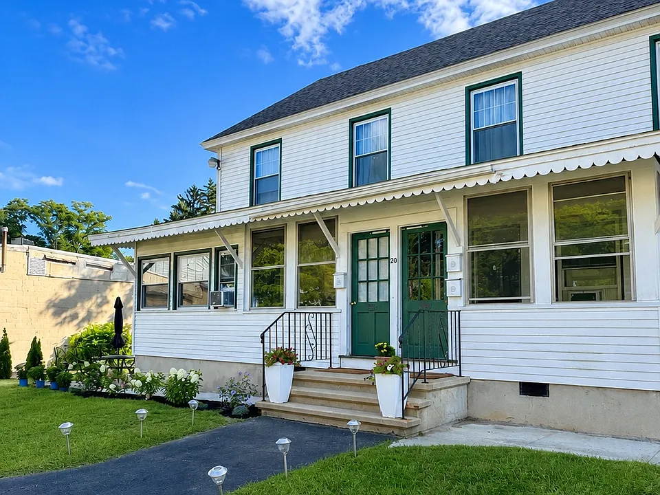 20 Dean Ave #2