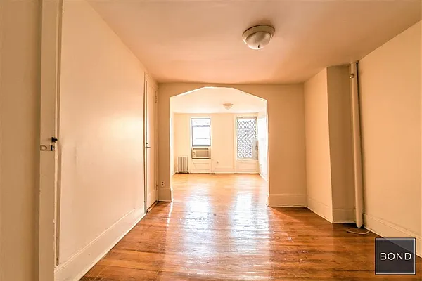 Rented by Bond New York | media 19