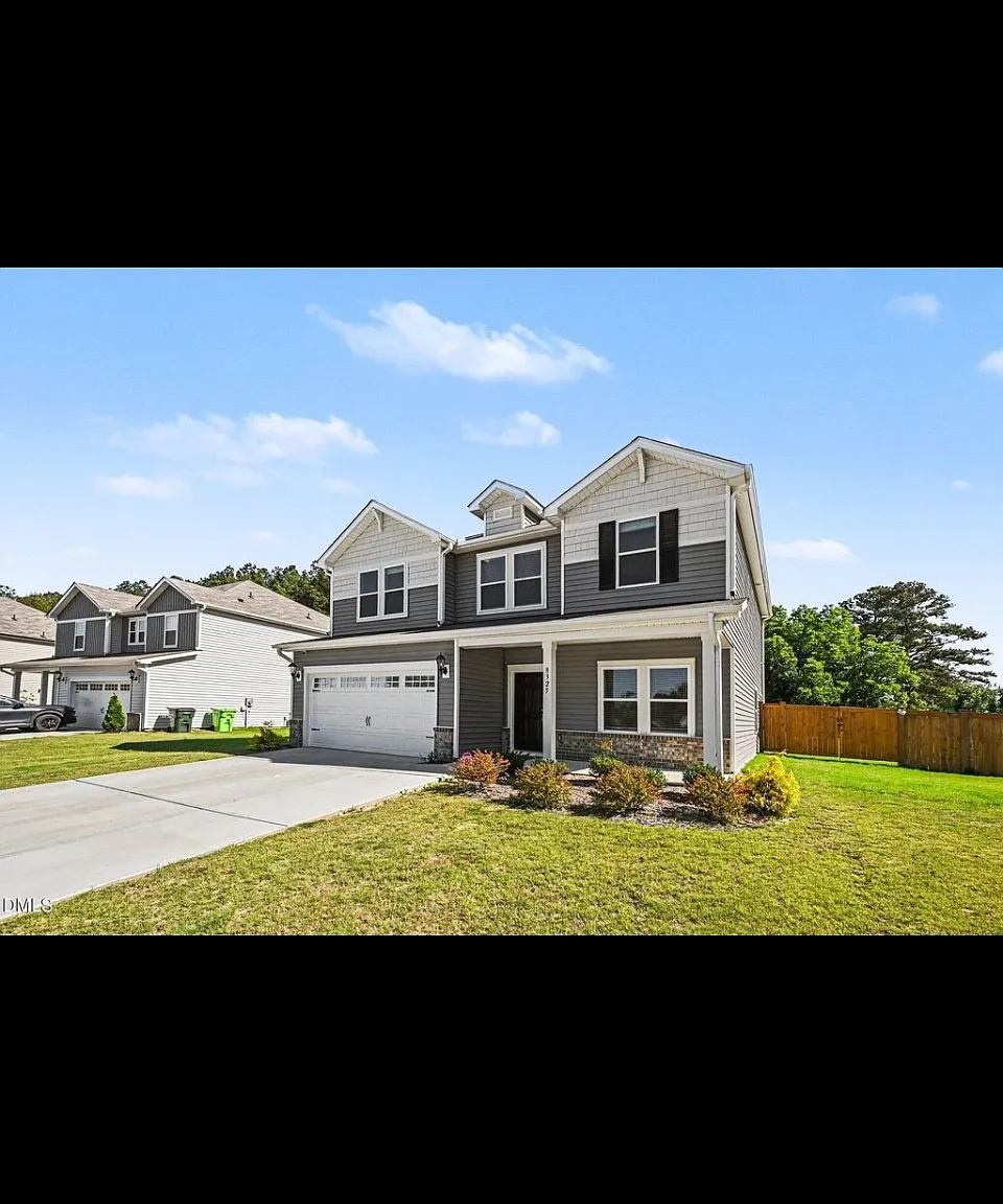4 bed, 2407 sqft, $2,695 — Photo 2