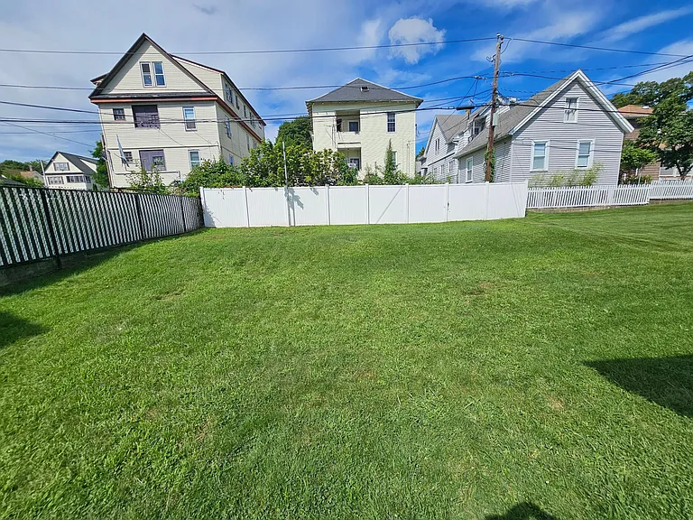 16 Rena St — Photo 14