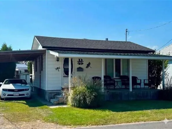 22 Bass Ln, Norfolk County, ON N0E 1M0