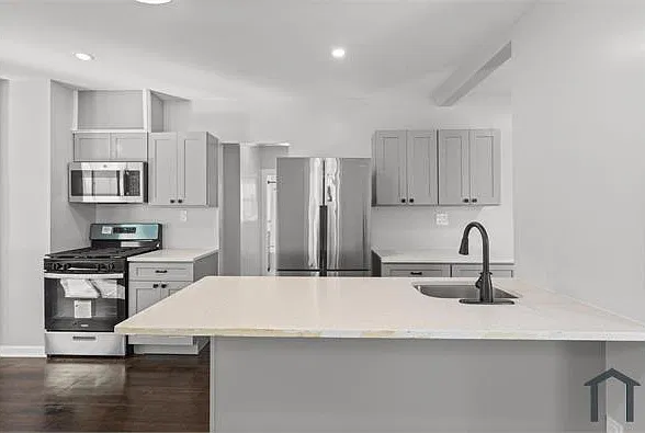 228 Cooke St — Photo 1