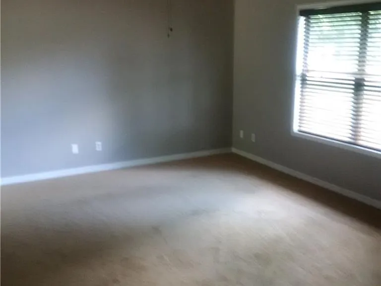 2110 S Emma Ave — Photo 2