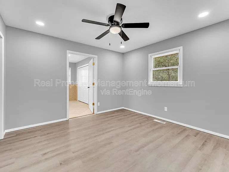 3204 N Wildan Ave — Photo 13