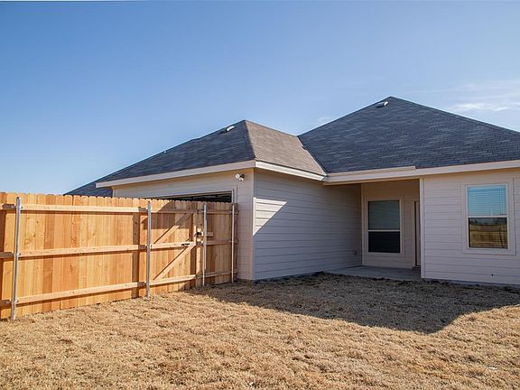 3rd image of 1809 Cross Oaks Dr