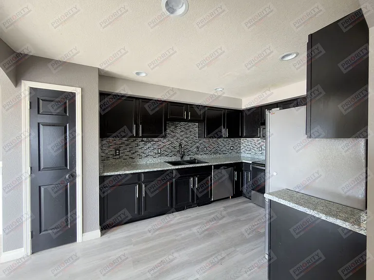 3301 Quacker Ave — Photo 6