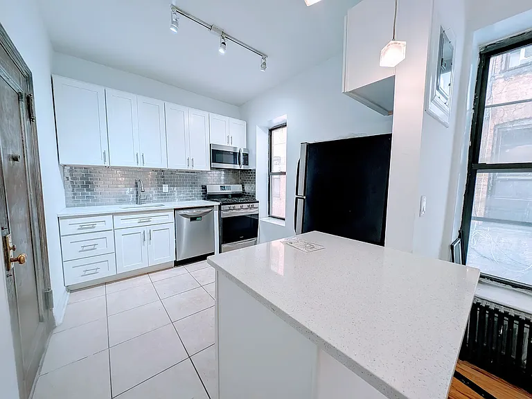 100 Hart St #1A — Photo 2