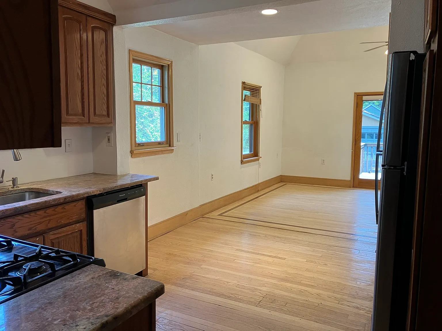 4 bed, 2434 sqft, $5,200 — Photo 4