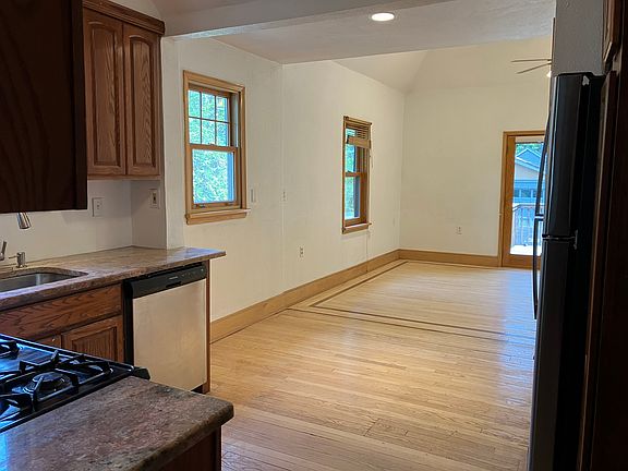 4th image of 325 Bogert Ave