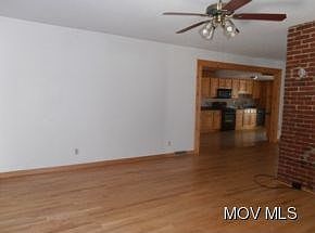 5th image of 309 Marion St