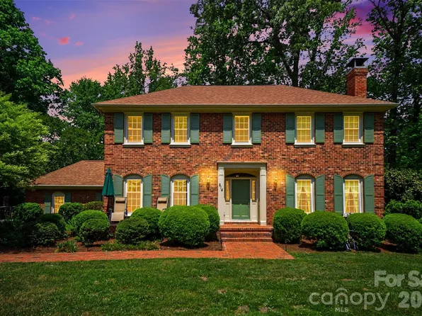 814 S Main St, Mount Holly, NC 28120