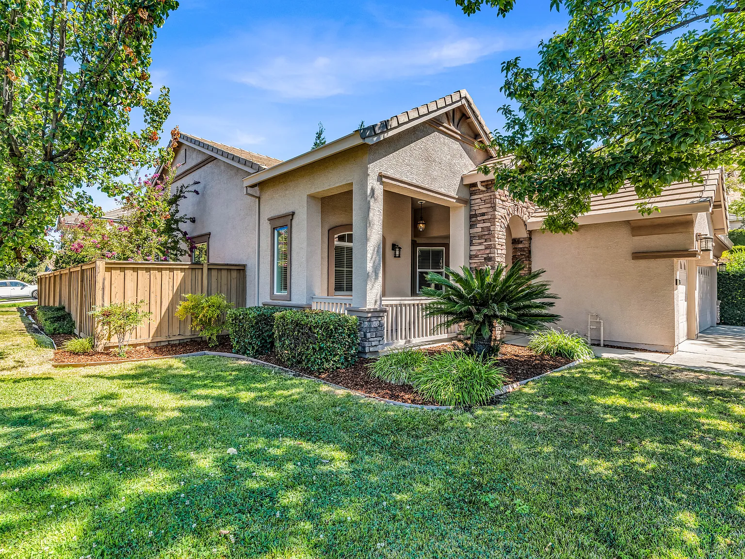 4 bed, 2024 sqft, $3,500 — Photo 3