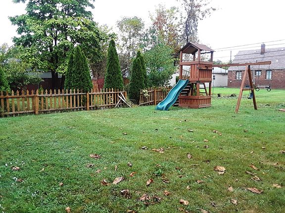 4th image of 25118 Lawn St