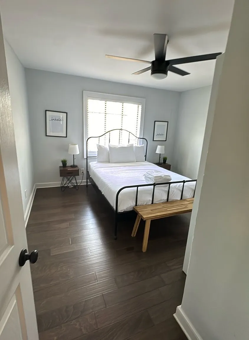 2 bed, 1.0 bath, $3,213 — Photo 3