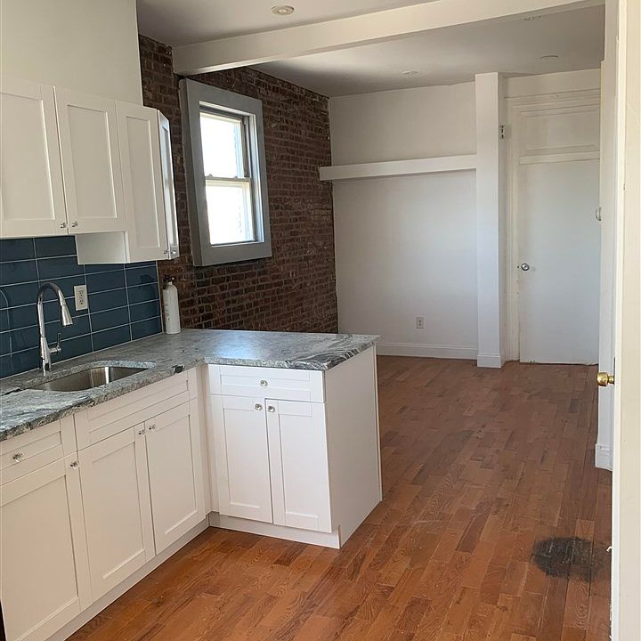 1st image of 75 Laidlaw Ave APT 4R
