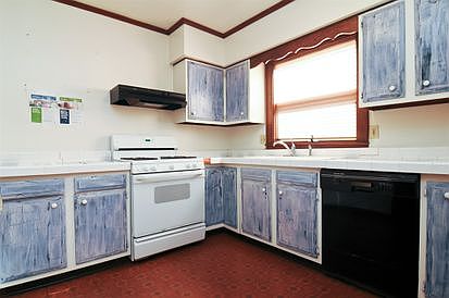 3rd image of 537 N Elmwood Ave