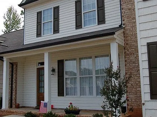 10 Rhododendron Dr, Greensboro, NC 27455