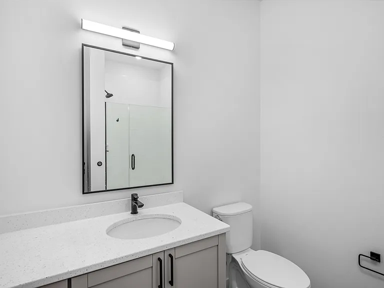 7. Franklin S.3 - Bathroom 7. Franklin S.3 - Bathroom