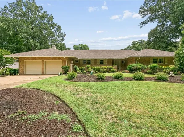 25 Garland Dr, Newport News, VA 23606