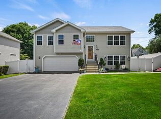 7 Saint Marks Rd, Worcester, MA 01606