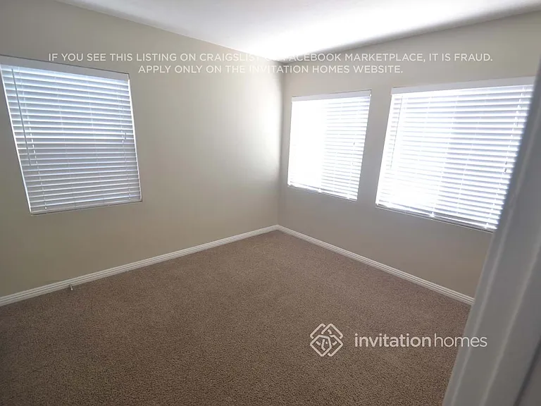 10307 Doty Ave — Photo 7