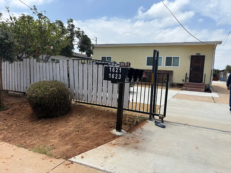 1621 Donax Ave — Photo 1