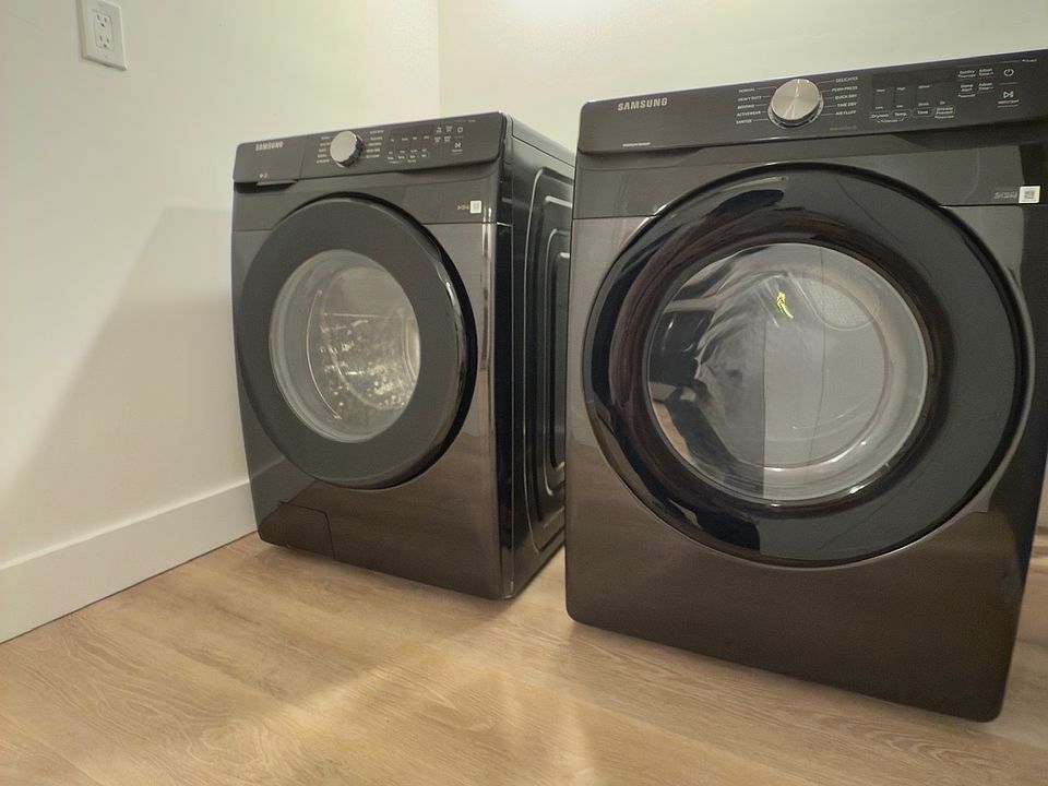 Utility room, Brand new Samsung Washer/Dryer