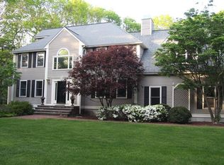 15 Foxhunt Trl, Walpole, MA 02081