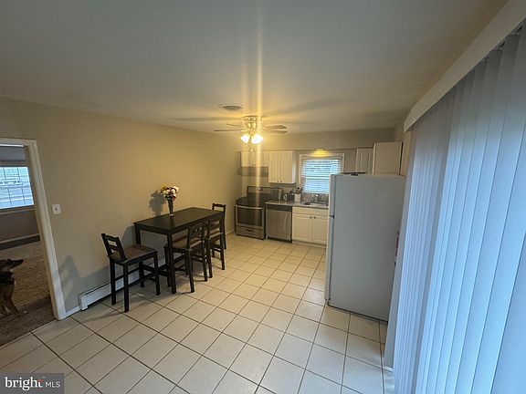 4th image of 2302 E Lakeshore Dr