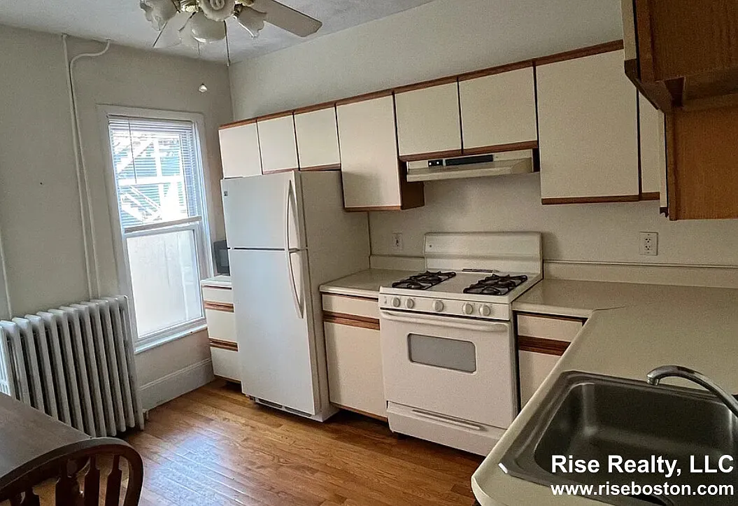1 bed, 1.0 bath, $2,600 — Photo 2