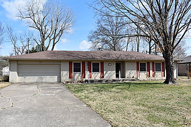 1st image of 813 Lakeview Dr