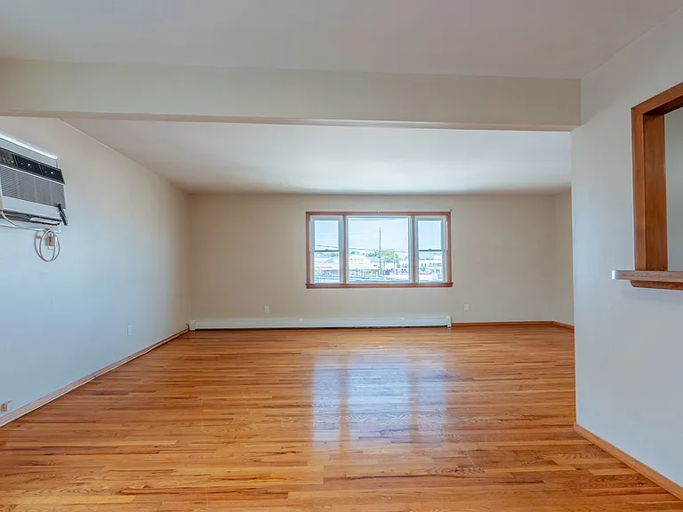 430 Sylvan St #1 — Photo 5