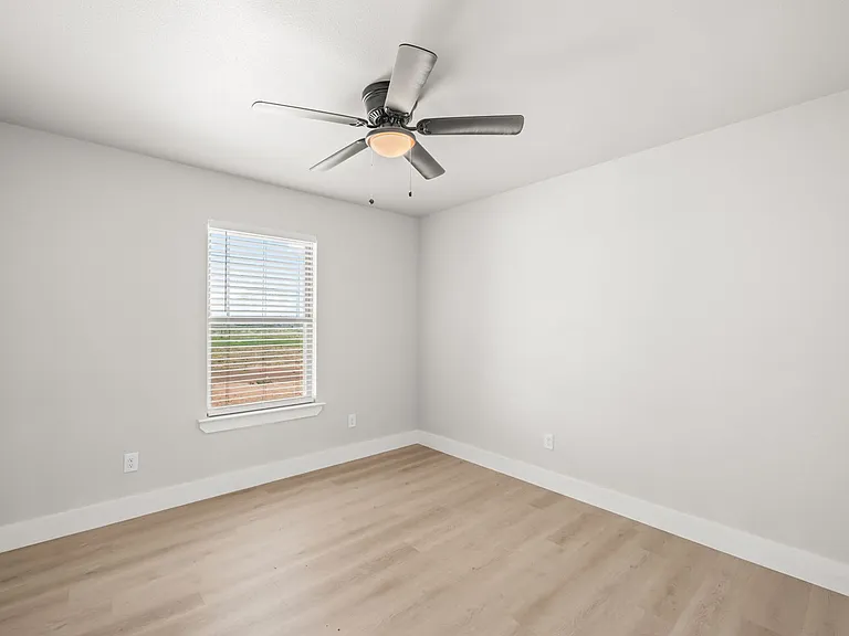 10613 East Cres #7400 — Photo 25