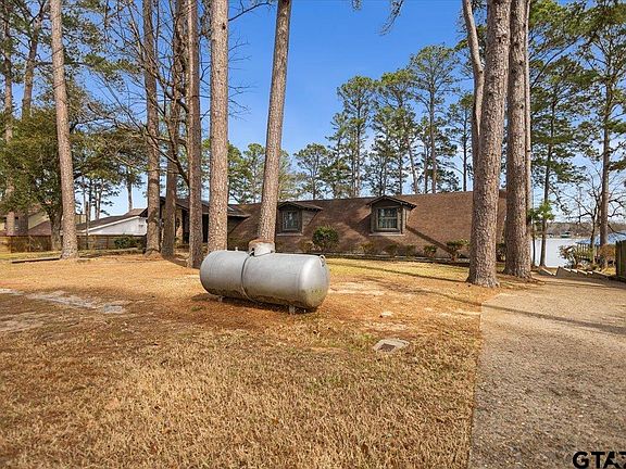 4th image of 16835 Cardinal Ln
