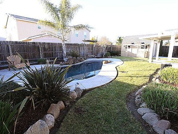 3rd image of 8491 Zinnia Way