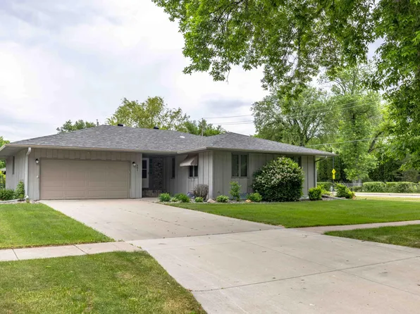 501 23rd Ave S, Fargo, ND 58103