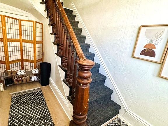 2nd image of 166 High St #B