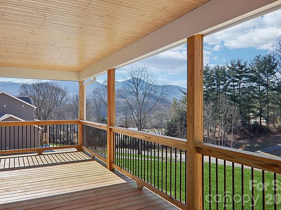 5th image of 127 Lincoln Ridge Dr