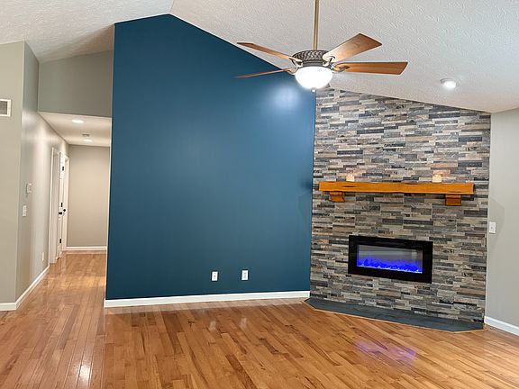 4th image of 1556 Deer Woods Dr
