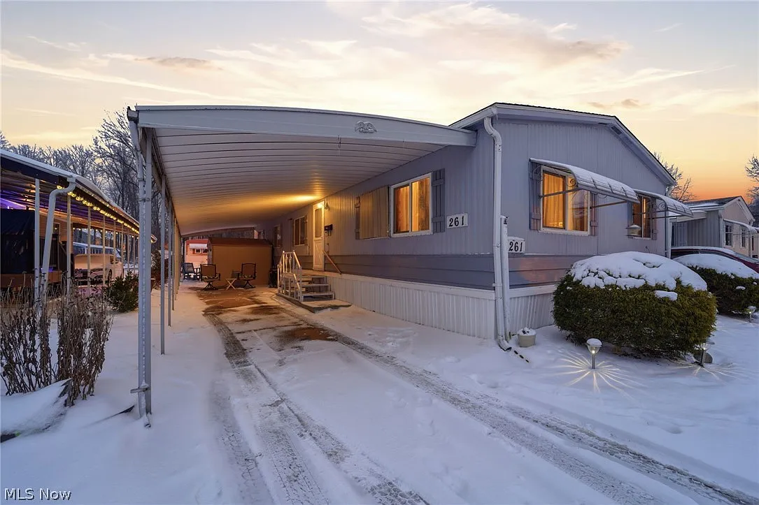 261 Chelsea Dr photo 1