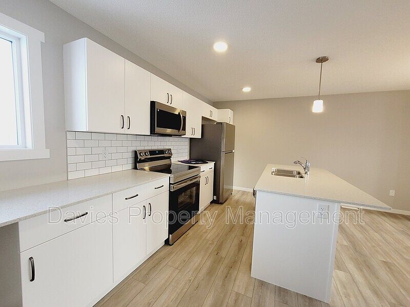 Edmonton Townhouse for rent - 3 Bedrooms — photo 3