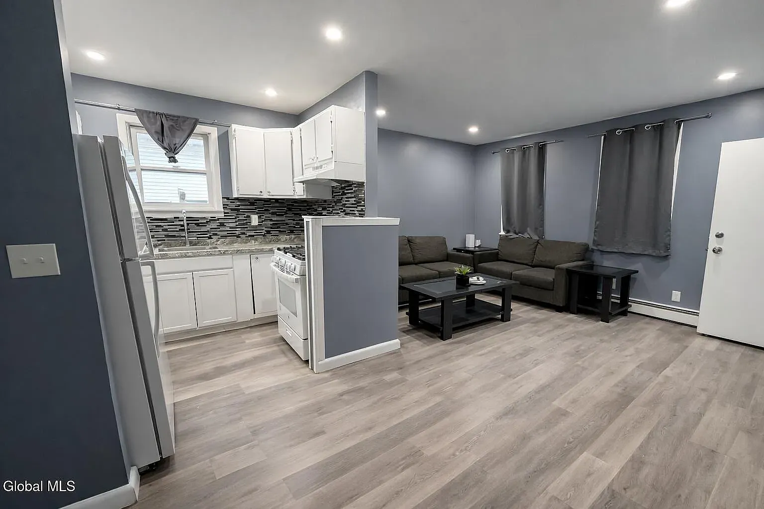 2 bed, $1,400 — Photo 3