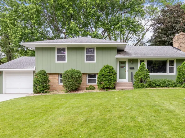 1321 Cherokee Ave, West Saint Paul, MN 55118
