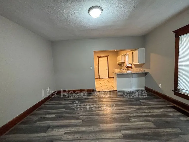 309 Moore St — Photo 7