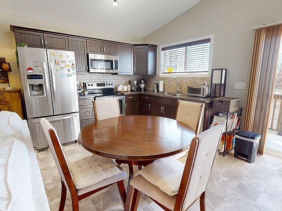 3rd image of 142 Selkirk Pl #187