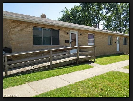 1st image of 1252 Roslyn Ave
