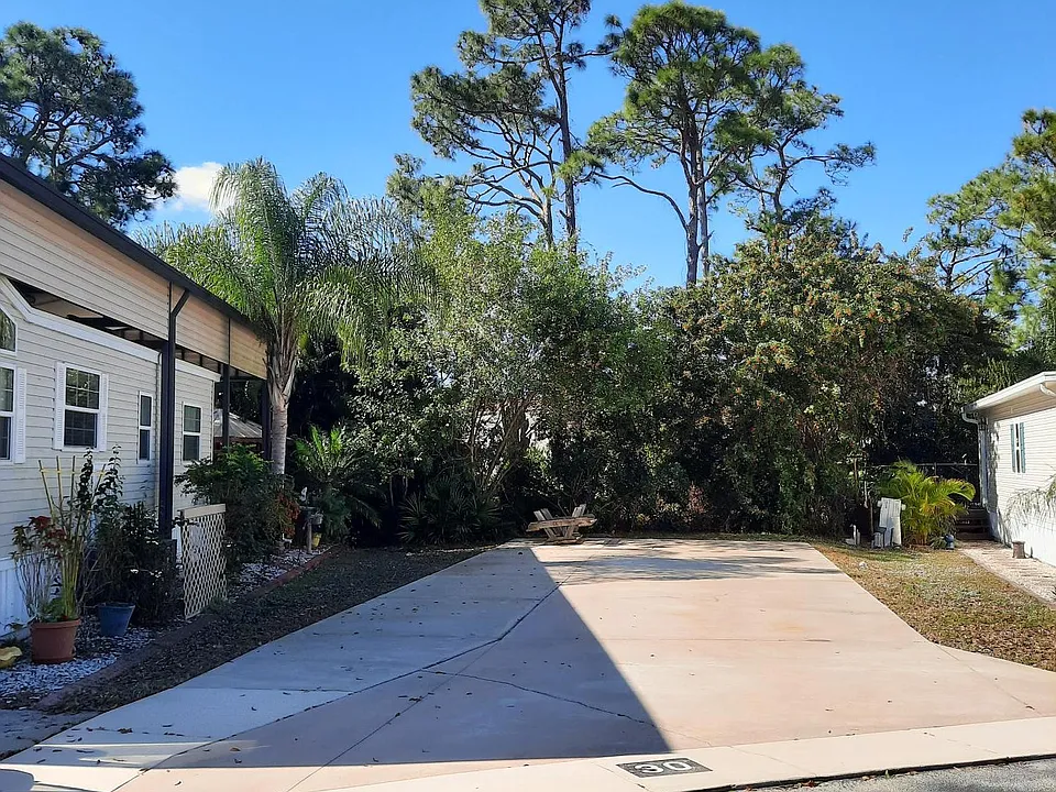 30 Beachfront Ln