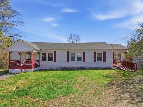 101 Bitting Ave, Mount Airy, NC 27041