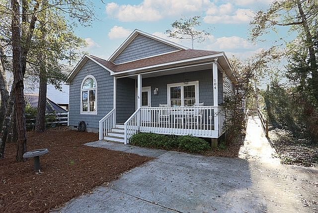 1st image of 104 SE 12th St